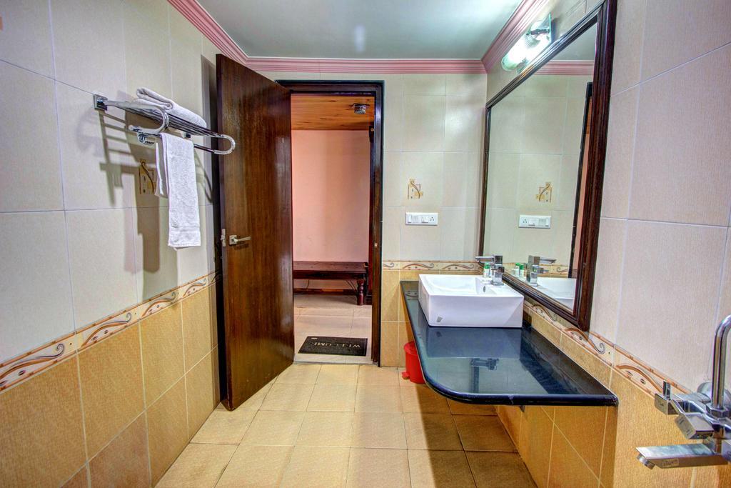 מנאלי Hotel The Himachal Inn מראה חיצוני תמונה