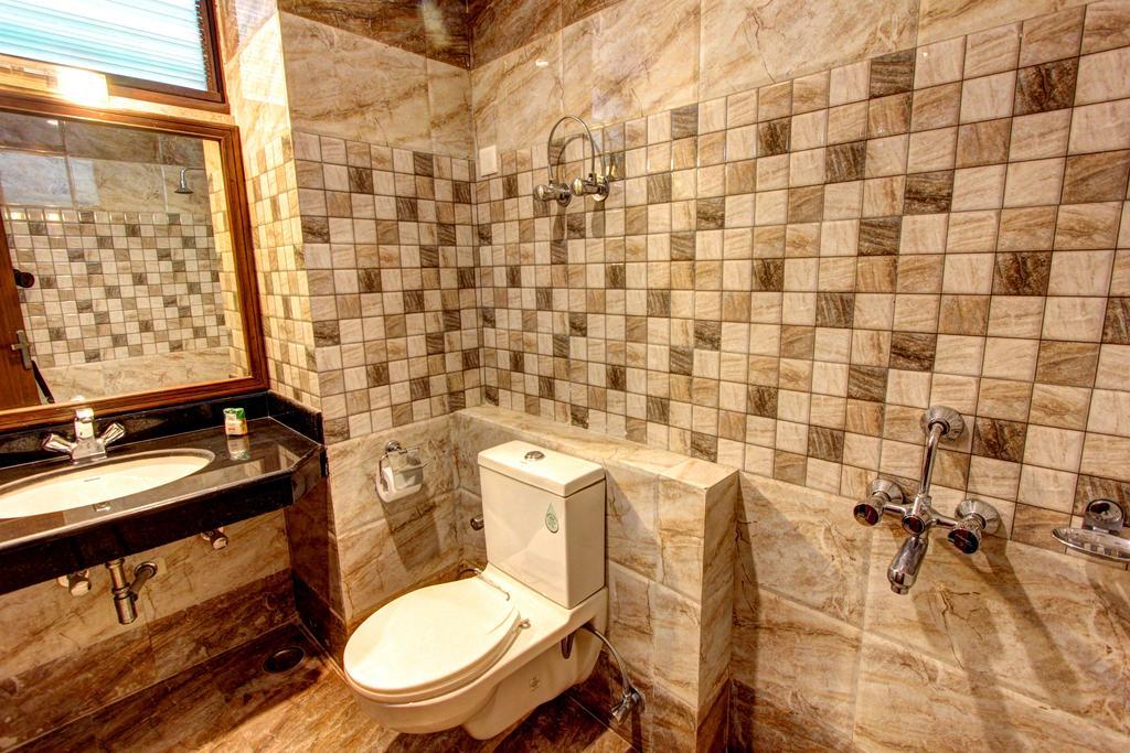 מנאלי Hotel The Himachal Inn מראה חיצוני תמונה